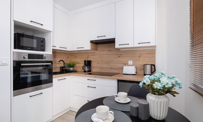 Katowice Wohnung | Ordona 20A | Katowice | 2 People | Studio | Remote Work | Furnished Balcony