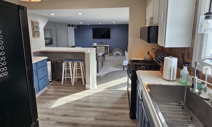 Lancaster Haus | Clean Whole House With Hot Tub 15 Minutes to Anywhere in Buffalo