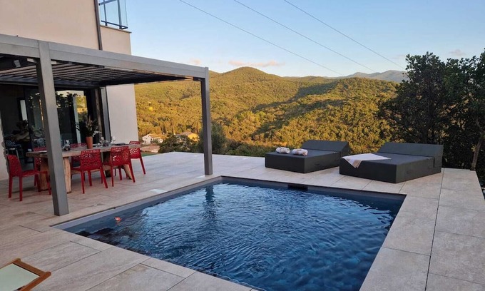 Molini Haus | Grande Villa Familiale, 8 Chambres, à 3 Minutes de la Plage et Commodités