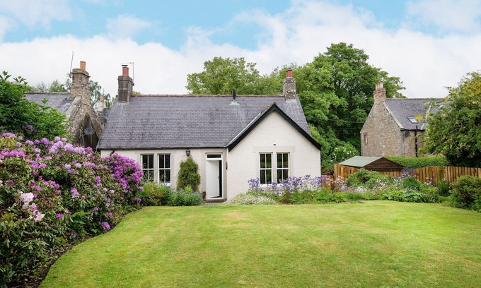 Berwick-upon-Tweed Hütte | Pentland Cottage - sleeps 2 guests in 1 bedroom