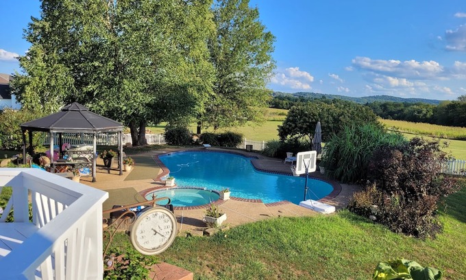 Lovettsville Wohnung | Enjoy the peace of rural living!