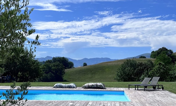 Caro Wohnung | Apartment 'Maison Biscaya Appt 2 À 4 Pers' with Mountain View, Shared Pool and Wi-Fi