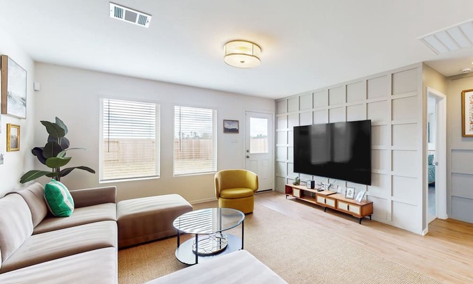 Willis Haus | Stylish & spacious getaway with large fenced yard & W/D - near lakes & golf