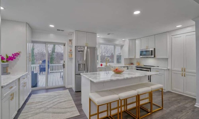 Glen Burnie Haus | 315) Waterfront with Hot Tub!