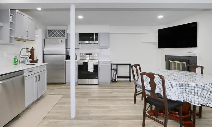 Springfield Haus | Cozy 1-bedroom house in West Springfield