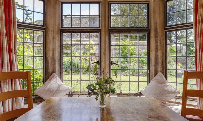 Swindon Haus | Pet friendly, comfortable Grade 2 listed manor complete with Aga, fires etc.