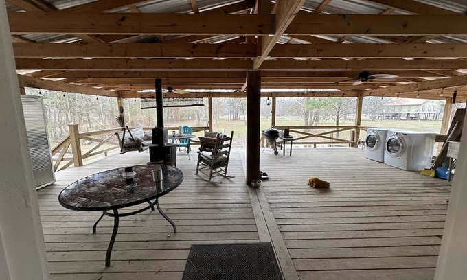 Poplarville Kabine | Cozy 2-bedroom cabin with WiFi, AC on the Pearl River in Angie, LA.