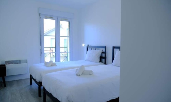 Melun Wohnung | Appartement Spacieux Calypso à Proximité de Toutes Commodités