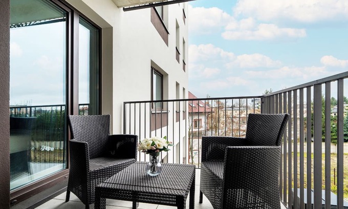 Nowe Miasto Wohnung | Apartment With Desk in Poznan by Renters
