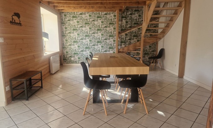 Vollore-Ville Haus | Holiday Home 'Gîte Des Catalpas' with Private Terrace, Private Garden and Wi-Fi