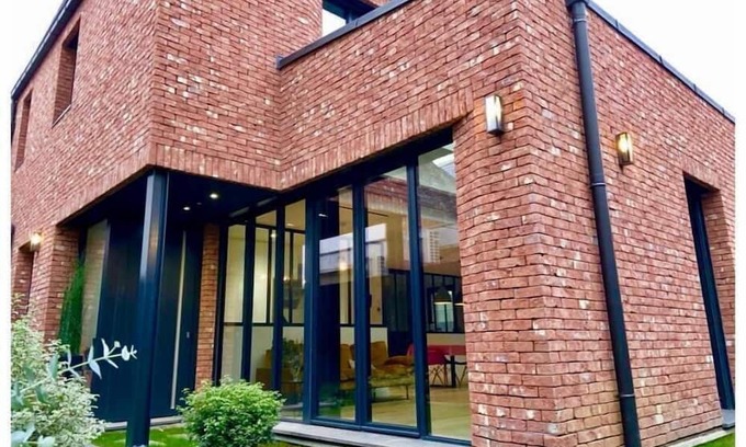 La Garenne-Colombes Haus | Vrbo Property