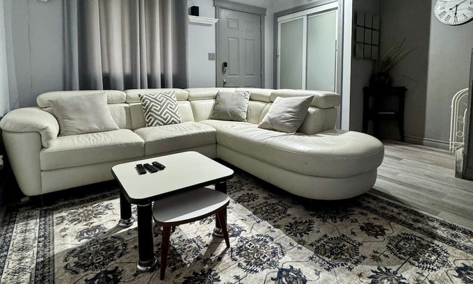 London Haus | A private cozy urban room in a shared home - the perfect getaway...