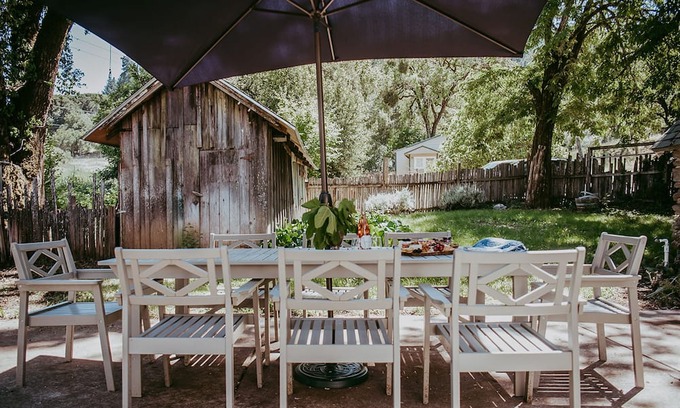 Hopland Haus | Idyllic wine country home with open layout, serene views, & alfresco dining