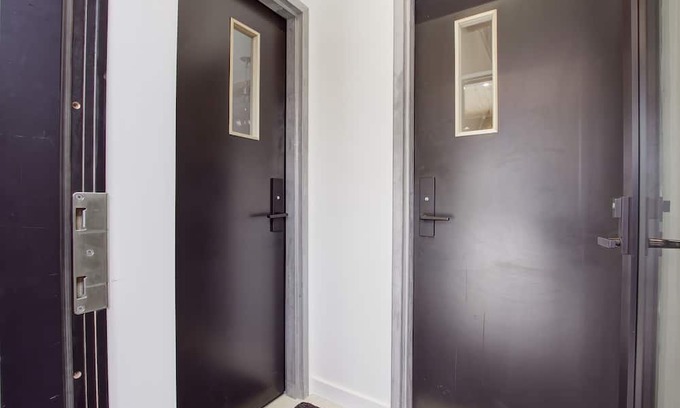 The Beaches Haus | Spacious 2 level apartment by Woodbine Beach