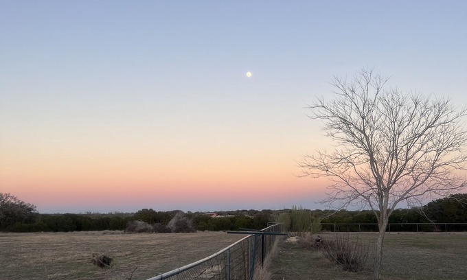 Lometa Wohnmobilvermietung | Quiet & Spacious Nature Retreat with Open Skies in TX Hill Country