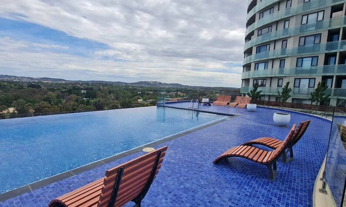 Gungahlin Wohnung | A Pool, QB's, Views @ Gunghalin!