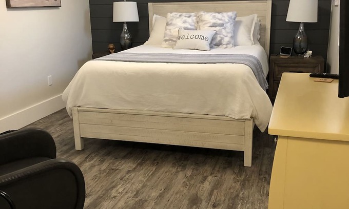 Cobourg Haus | A cozy 5 star, 1 bedroom, 1 bath in downtown Cobourg . Newly built in 2020!