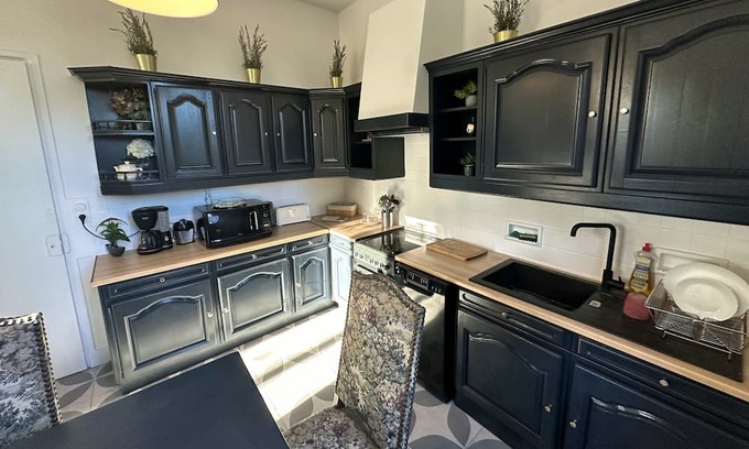 Saint-Florentin Haus | Homerez - Big house for 11 ppl. with garden and terrace at Saint-Florentin
