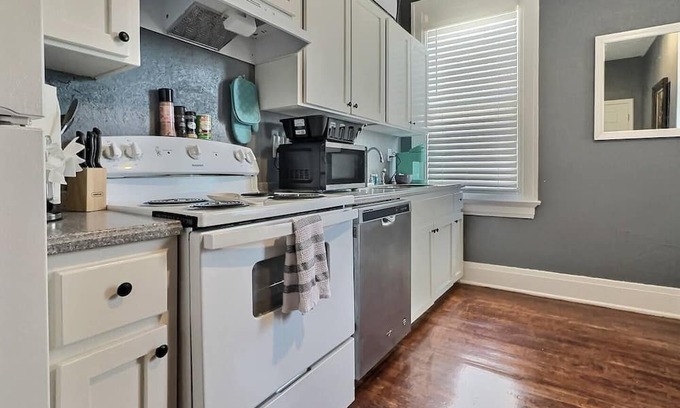 Montgomery Wohnung | Madison The Legacy Flat; History Rich 1 Bd 1 Ba in MGM!