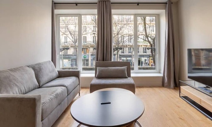 Saint-Vincent-de-Paul Wohnung | Beautiful Minimalist 1BD Apartment near Montmartre