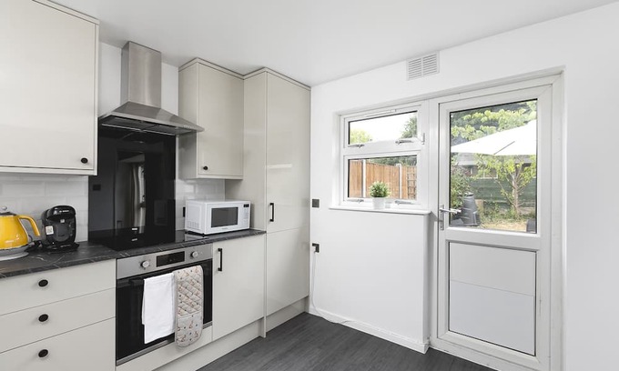 Shephall Haus | Lovely Home in Hydean Way Stevenage