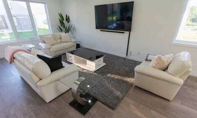 London Haus | Spacious Dream Home for You and Yours