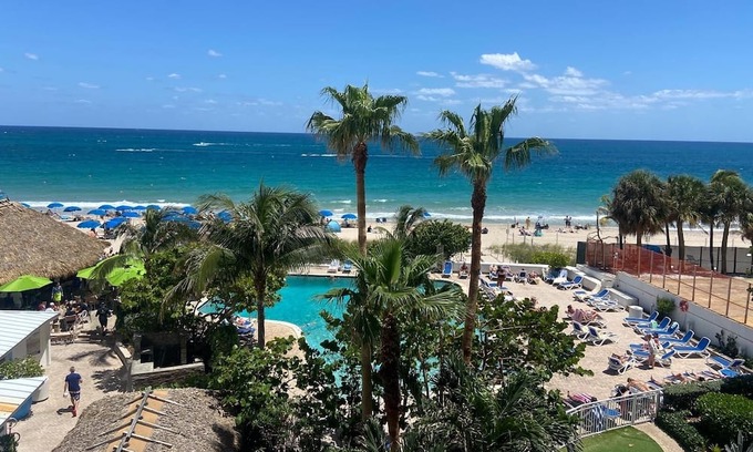Bermuda Riviera Haus | 1. Beachfront Oceanview Private Hotel Fort Lauderdale Beach Balcony Pool View