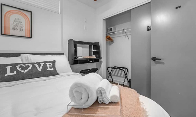 Minor Haus | cozy- work friendly home in heart of Seattle