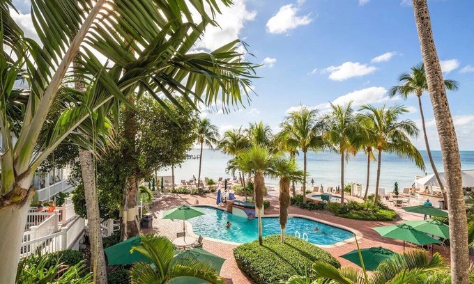 Old Town Resort | Ocean View w/ Private Beach & Pool 2 Bed/2 Bath Resort w/ free laundry July10-13