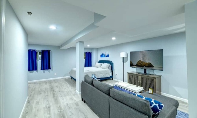 Fairlawn Haus | Garden Flat on 16th - Free Secured Parking