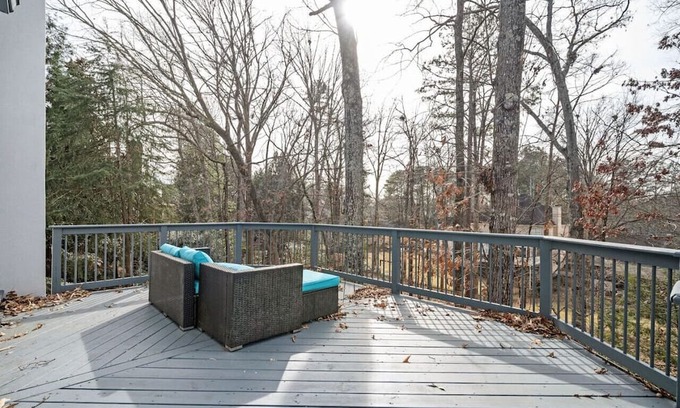 Roswell Haus | Roswell Luxury: 7BD 5.5BA 2LVG