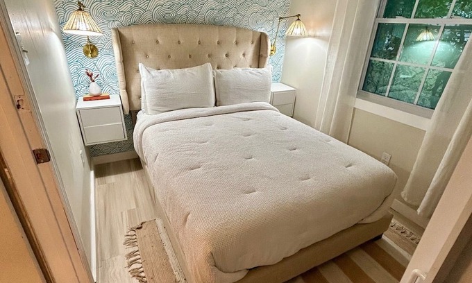 Midtown Hütte | Coastal Carriage House Surrounded By Live Oak Trees in the Heart of Savannah