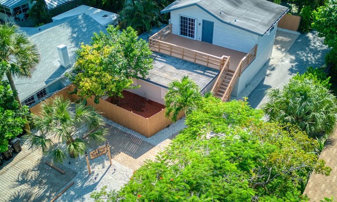 Sailboat Bend Haus | Las Olas Cabanas Unit #1 - Private Triplex Steps from Las Olas Blvd & Downtown