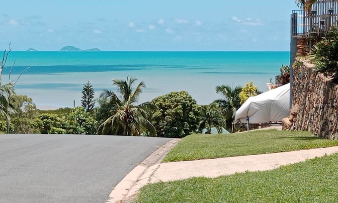 Cannonvale Wohnung | Spacious granny flat on the ground floor, close to shops, beaches, town centre.