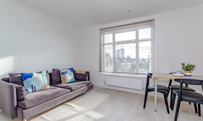 Broad Green Wohnung | Luxury apartment with workspace