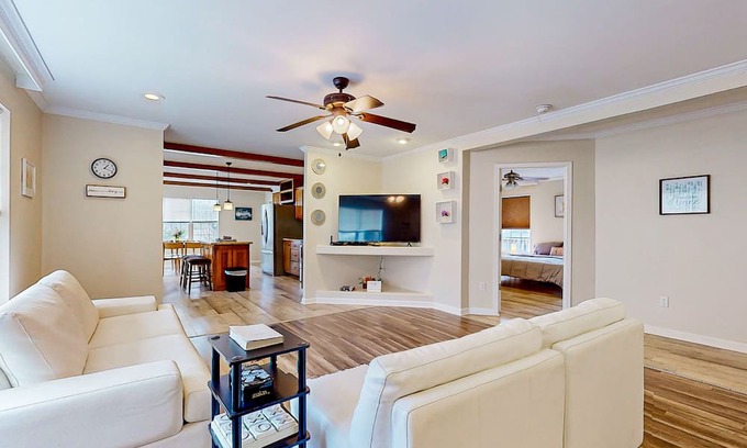 Dandridge Haus | Sunny dog-friendly home with a pool, balcony, smart TVs, washer/dryer, & AC