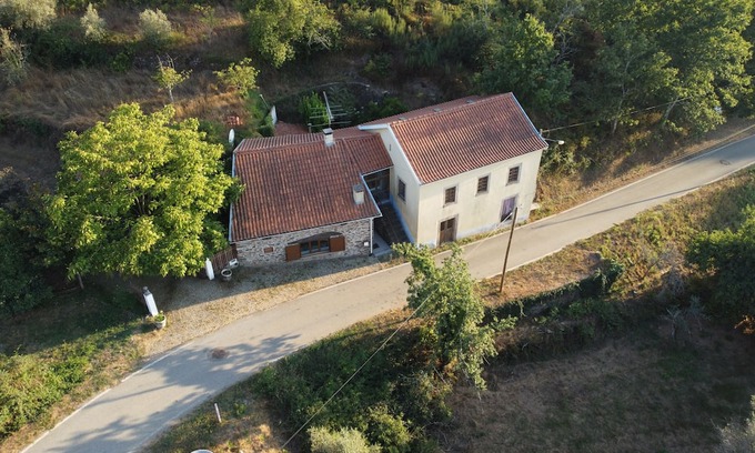Moitas Sonstige | Farmhouse 'Yellow House - Casa Amarela' with Mountain View, Shared Pool and Wi-Fi