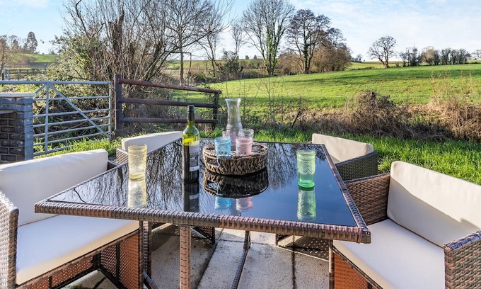 Coed-Y-Paen Hütte | 2 bedroom accommodation in Usk