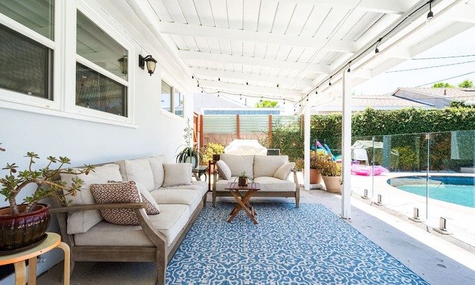 Los Angeles County Haus | Bright Family & Pet Friendly 3 Bedroom Pool Home