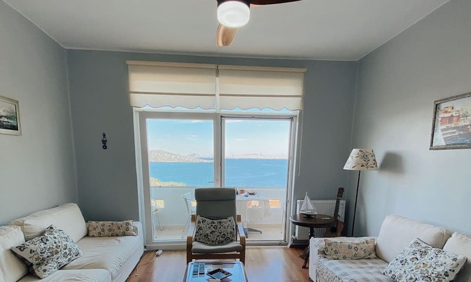 Adalar Wohnung | Cozy Sea View Apartment in Burgazada