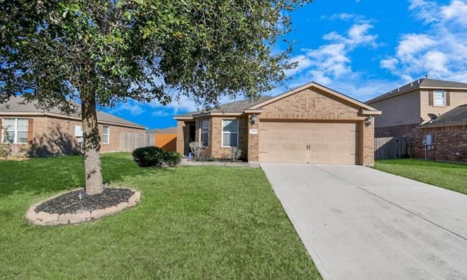 Iowa Colony Haus | $3500 Per/Mth, 4BRs, Gated Community