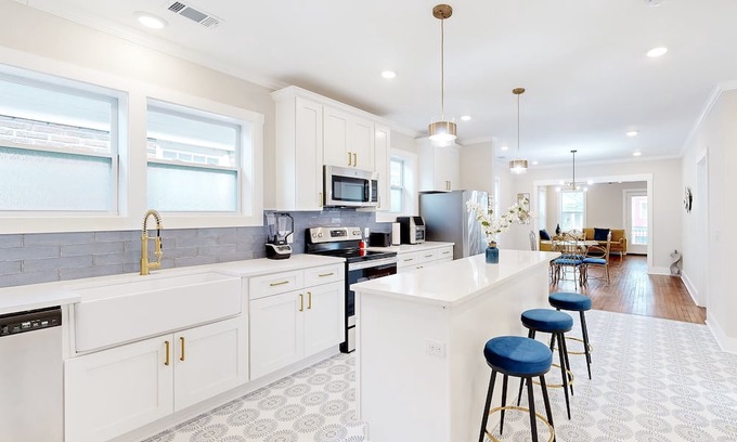 Eastside Haus | Dog-friendly duplex 1 mi. from Forsyth Park with enclosed yard & 2 decks