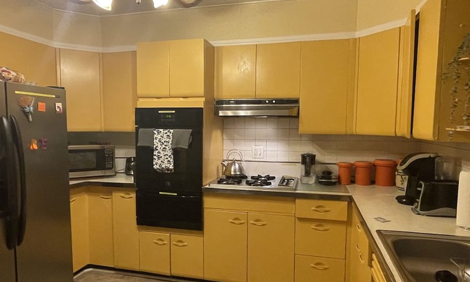 Capitol Heights Haus | Minutes to DC, MGM Casino, Outlets, Gaylord, National Harbor, DC National Mall