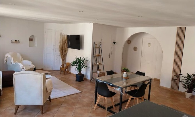 Coursan Wohnung | Homerez - Nice appartement for 4 ppl. with balcony at Coursan