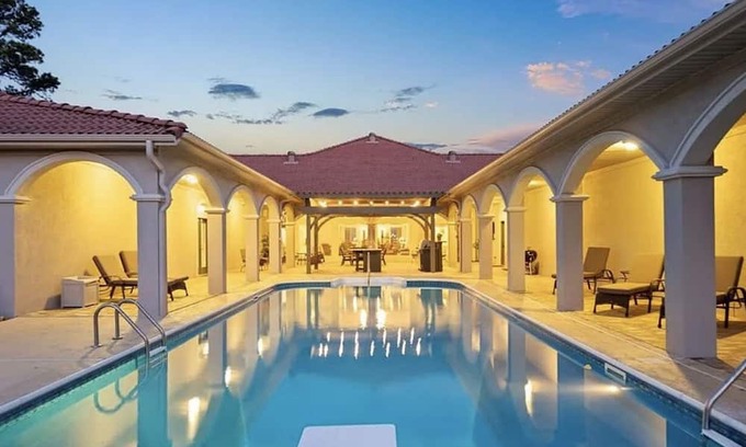 Cecil Haus | King Ranch Equestrian River Valley Estate, conveniently located off Hwy I-40!