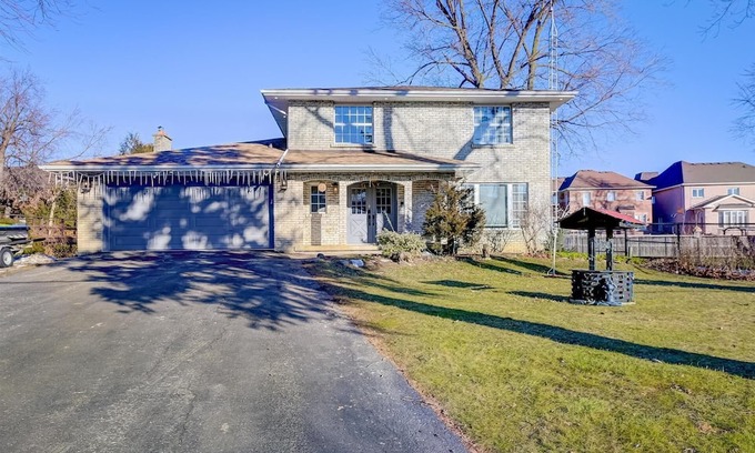 Markham Haus | Cozy home in Markham city where you can gather with family and friends.