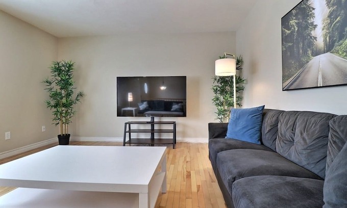 Moncton Haus | Cozy Home in Central Moncton WFH NBCC
