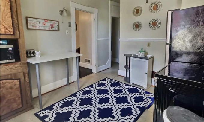 Cumberland Haus | 1910s historic brick home, 2 full baths, mountain views, walkable, pets welcome