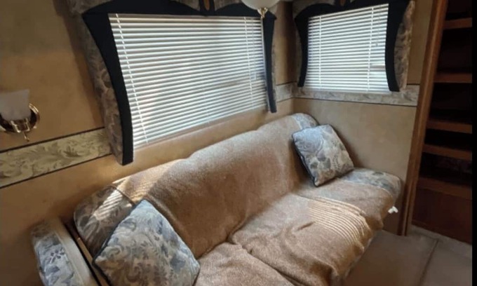 Crystal Falls Wohnmobilvermietung | 2006 Jayco JayFlight- Lakeside Adventures