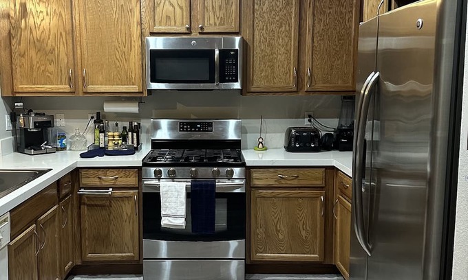 Rhodes Ranch Haus | Luxury Entire House off 215 Freeway & Durango Southwest - Family & Pet Friendly